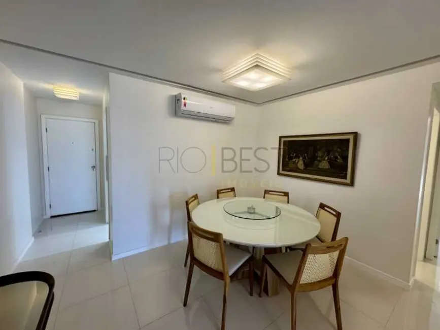 Apartamento com 4 quartos para alugar, 127m2 em Rio De Janeiro - RJ - imagem 8 Foto 8 de Apartamento com 4 quartos para alugar, 127m2 em Rio De Janeiro - RJ