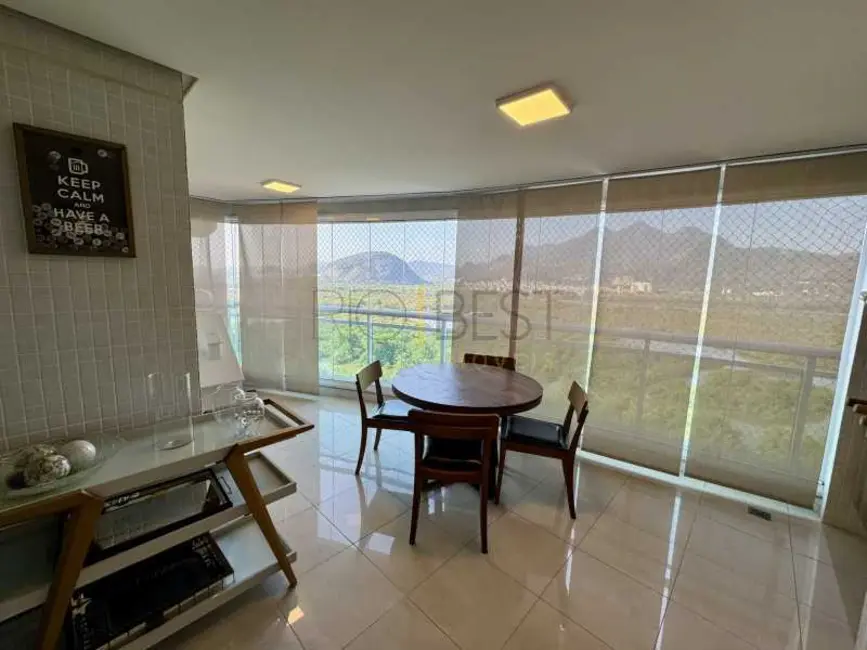 Apartamento com 4 quartos para alugar, 127m2 em Rio De Janeiro - RJ - imagem 2 Foto 2 de Apartamento com 4 quartos para alugar, 127m2 em Rio De Janeiro - RJ