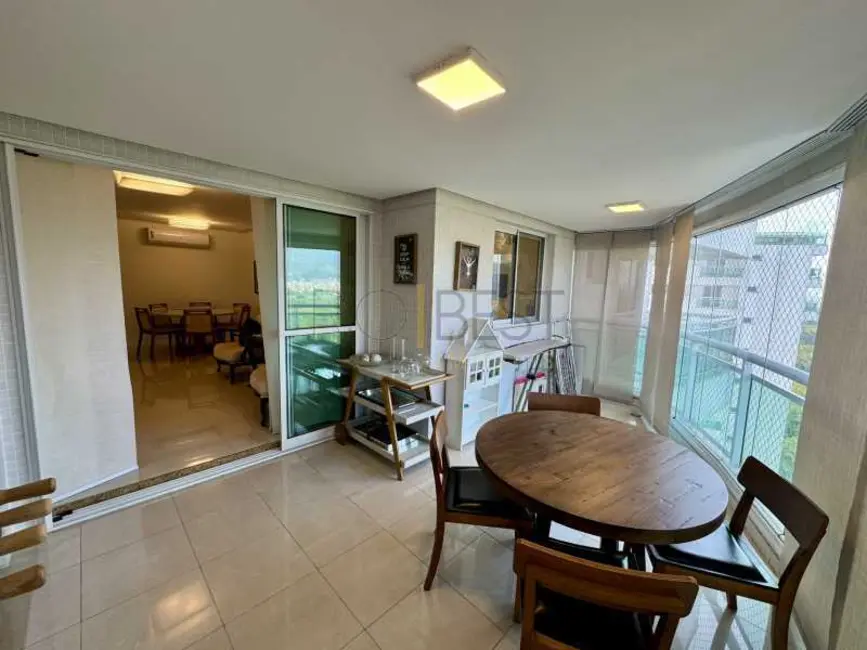 Apartamento com 4 quartos para alugar, 127m2 em Rio De Janeiro - RJ - imagem 3 Foto 3 de Apartamento com 4 quartos para alugar, 127m2 em Rio De Janeiro - RJ