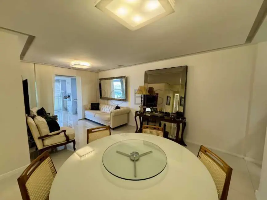 Apartamento com 4 quartos para alugar, 127m2 em Rio De Janeiro - RJ - imagem 6 Foto 6 de Apartamento com 4 quartos para alugar, 127m2 em Rio De Janeiro - RJ