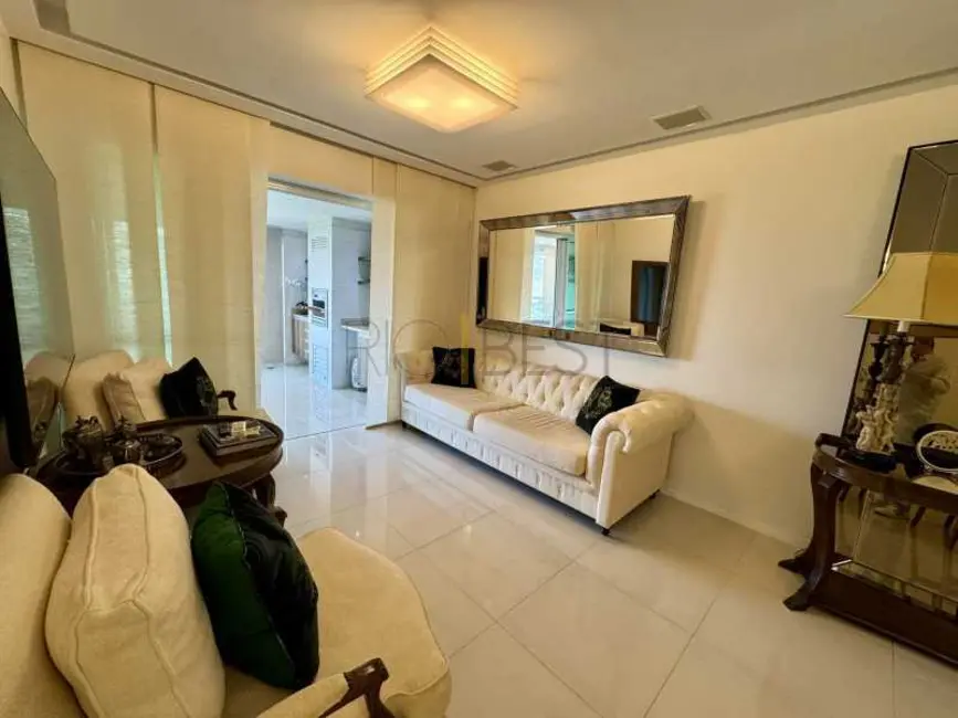 Apartamento com 4 quartos para alugar, 127m2 em Rio De Janeiro - RJ - imagem 9 Foto 9 de Apartamento com 4 quartos para alugar, 127m2 em Rio De Janeiro - RJ