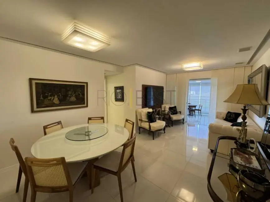 Apartamento com 4 quartos para alugar, 127m2 em Rio De Janeiro - RJ - imagem 5 Foto 5 de Apartamento com 4 quartos para alugar, 127m2 em Rio De Janeiro - RJ