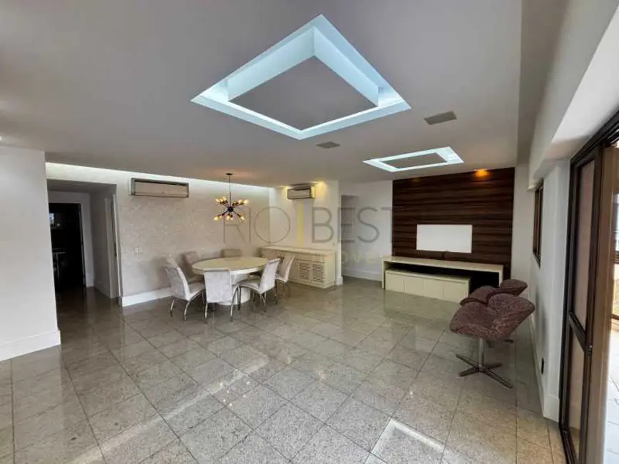 Apartamento com 3 quartos para alugar, 150m2 em Rio De Janeiro - RJ - imagem 4 Foto 4 de Apartamento com 3 quartos para alugar, 150m2 em Rio De Janeiro - RJ