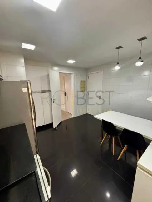 Apartamento com 3 quartos para alugar, 150m2 em Rio De Janeiro - RJ - imagem 8 Foto 8 de Apartamento com 3 quartos para alugar, 150m2 em Rio De Janeiro - RJ
