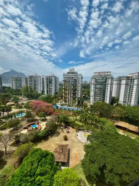 Apartamento com 3 quartos para alugar, 150m2 em Rio De Janeiro - RJ - imagem 2 Foto 2 de Apartamento com 3 quartos para alugar, 150m2 em Rio De Janeiro - RJ