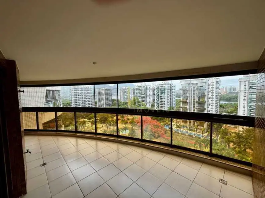 Apartamento com 3 quartos para alugar, 150m2 em Rio De Janeiro - RJ - imagem 1 Foto 1 de Apartamento com 3 quartos para alugar, 150m2 em Rio De Janeiro - RJ