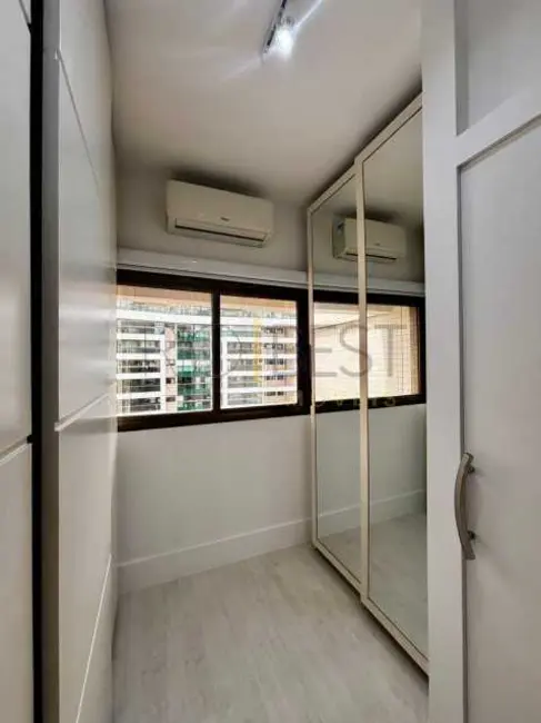 Apartamento com 3 quartos para alugar, 150m2 em Rio De Janeiro - RJ - imagem 9 Foto 9 de Apartamento com 3 quartos para alugar, 150m2 em Rio De Janeiro - RJ