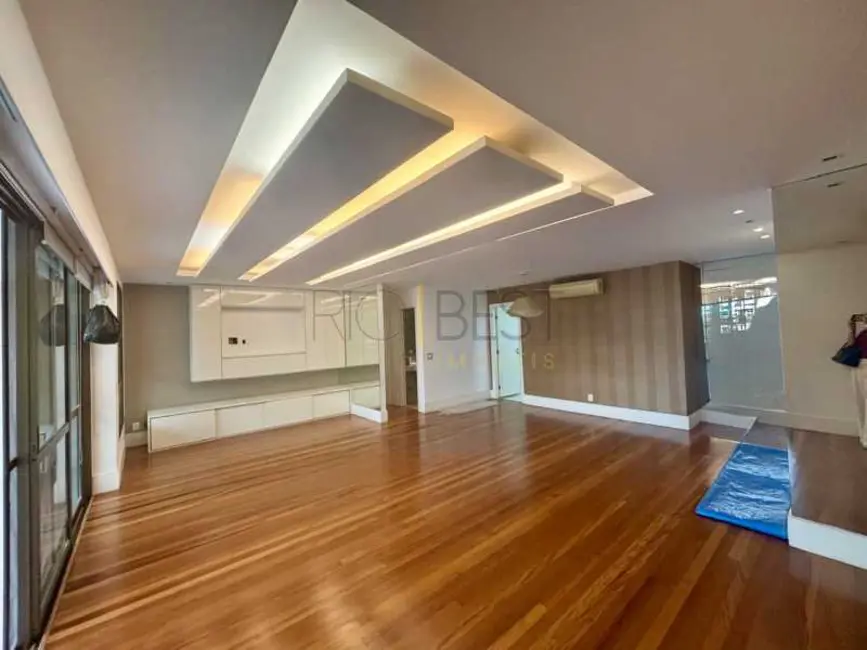 Apartamento com 3 quartos para alugar, 180m2 em Rio De Janeiro - RJ - imagem 7 Foto 7 de Apartamento com 3 quartos para alugar, 180m2 em Rio De Janeiro - RJ