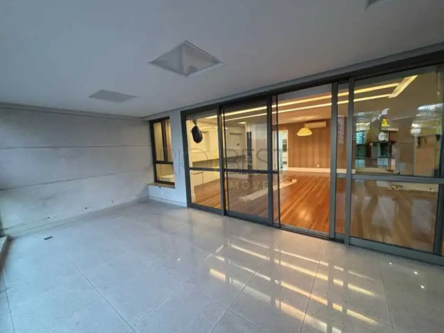 Apartamento com 3 quartos para alugar, 180m2 em Rio De Janeiro - RJ - imagem 2 Foto 2 de Apartamento com 3 quartos para alugar, 180m2 em Rio De Janeiro - RJ