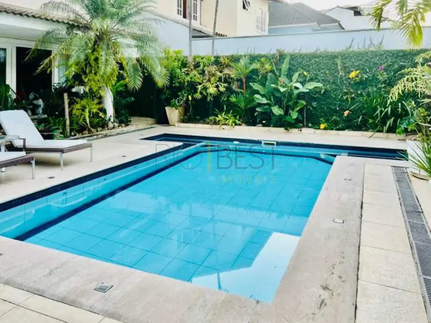 Foto 2 de Casa de Condomínio com 5 quartos à venda e para alugar, 536m2 em Rio De Janeiro - RJ