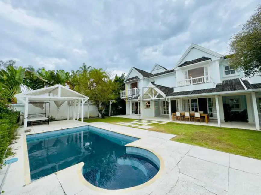 Foto 2 de Casa de Condomínio com 6 quartos para alugar, 967m2 em Rio De Janeiro - RJ