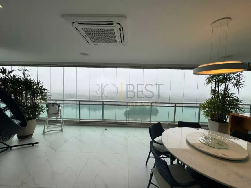 Apartamento com 4 quartos para alugar, 310m2 em Rio De Janeiro - RJ - imagem 3 Foto 3 de Apartamento com 4 quartos para alugar, 310m2 em Rio De Janeiro - RJ