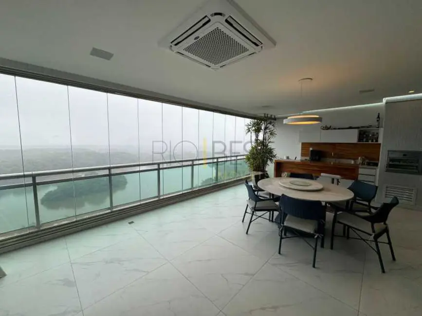 Apartamento com 4 quartos para alugar, 310m2 em Rio De Janeiro - RJ - imagem 1 Foto 1 de Apartamento com 4 quartos para alugar, 310m2 em Rio De Janeiro - RJ