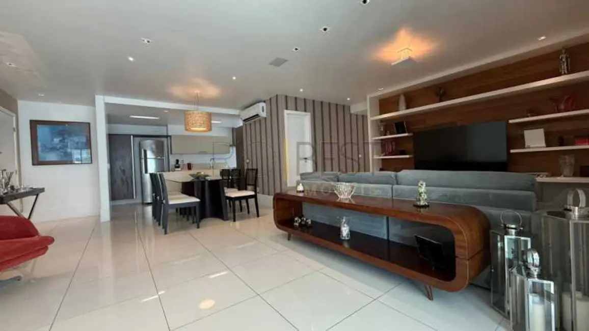 Foto 2 de Apartamento com 4 quartos para alugar, 160m2 em Rio De Janeiro - RJ