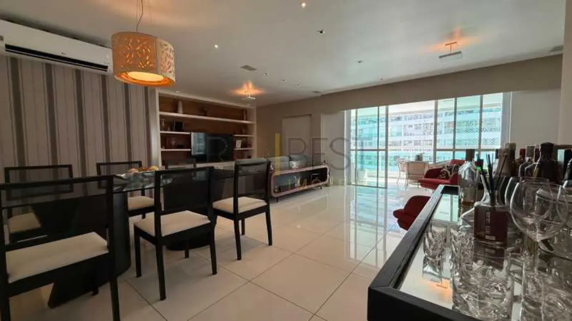 Foto 5 de Apartamento com 4 quartos para alugar, 160m2 em Rio De Janeiro - RJ