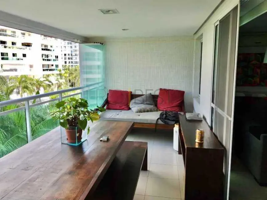 Foto 1 de Apartamento com 3 quartos para alugar, 160m2 em Rio De Janeiro - RJ
