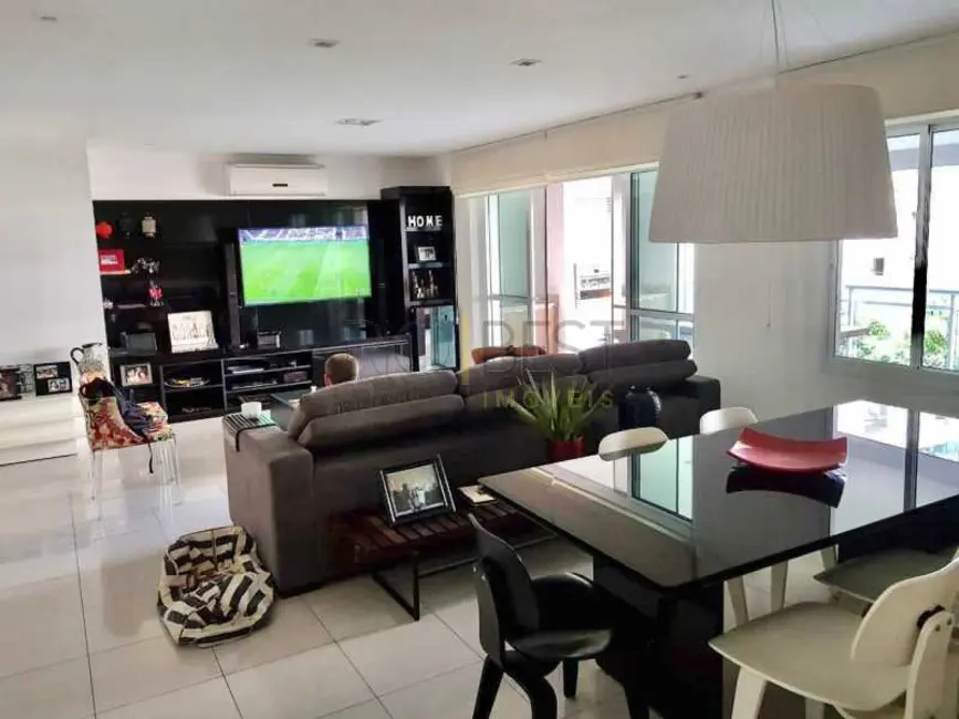 Foto 4 de Apartamento com 3 quartos para alugar, 160m2 em Rio De Janeiro - RJ