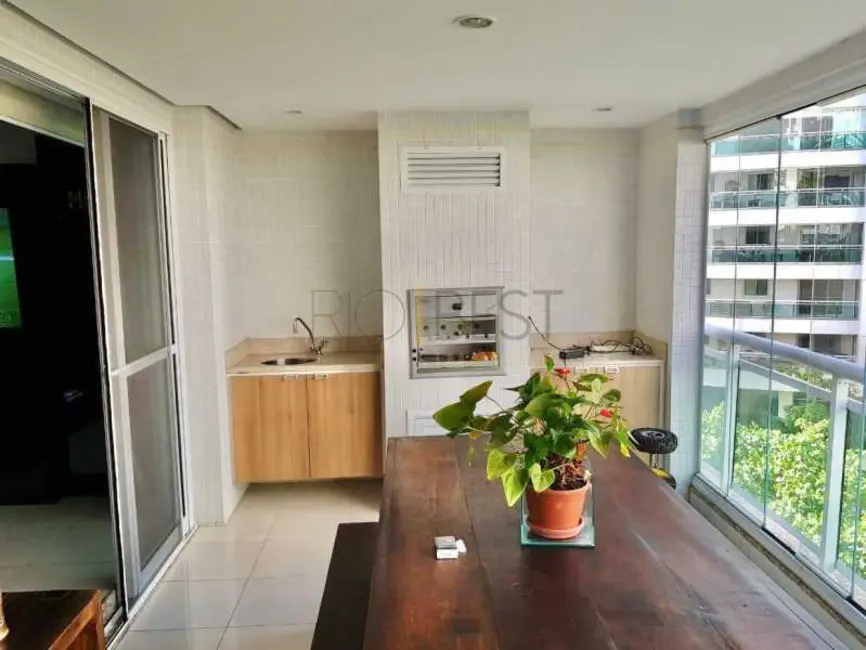 Foto 2 de Apartamento com 3 quartos para alugar, 160m2 em Rio De Janeiro - RJ