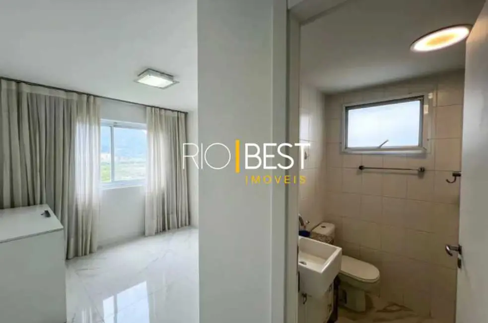 Apartamento com 3 quartos para alugar, 160m2 em Rio De Janeiro - RJ - imagem 9 Foto 9 de Apartamento com 3 quartos para alugar, 160m2 em Rio De Janeiro - RJ