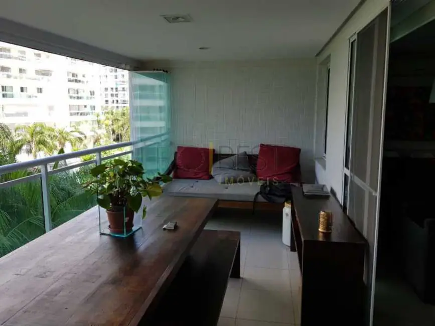 Foto 3 de Apartamento com 4 quartos para alugar, 160m2 em Rio De Janeiro - RJ