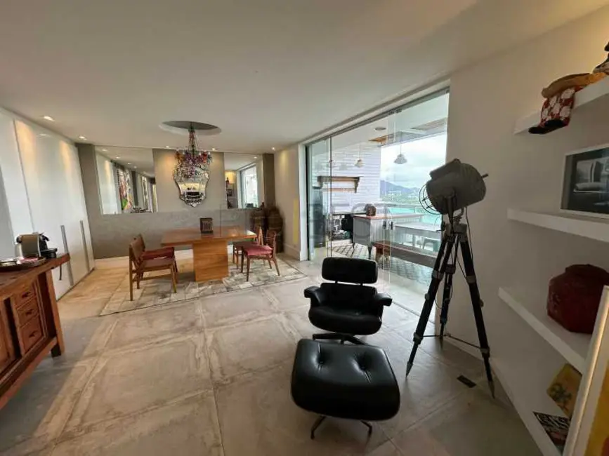Foto 7 de Apartamento com 3 quartos para alugar, 195m2 em Rio De Janeiro - RJ