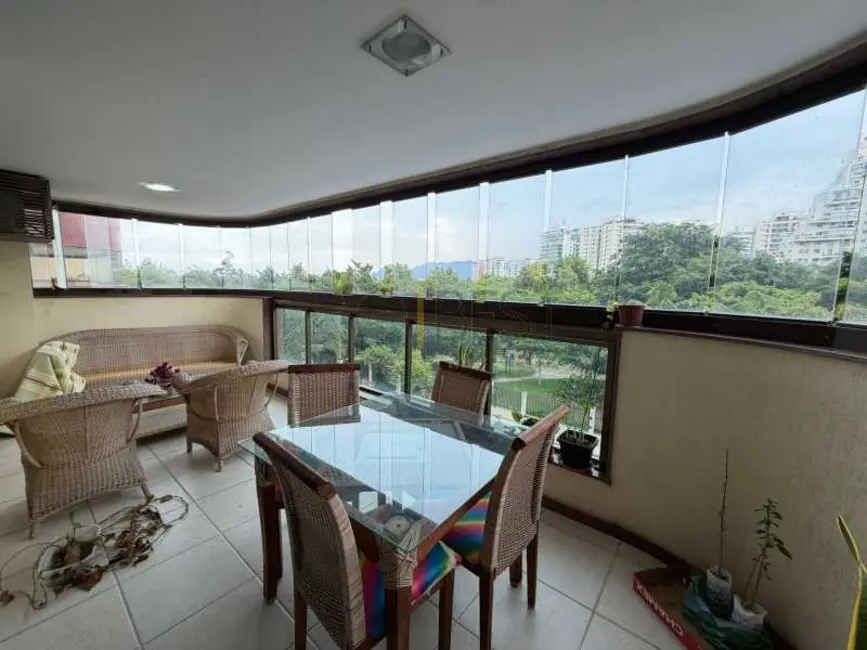 Foto 2 de Apartamento com 4 quartos para alugar, 167m2 em Rio De Janeiro - RJ