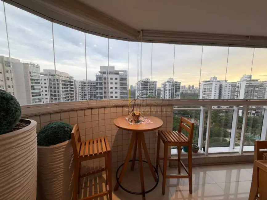 Apartamento com 4 quartos para alugar, 180m2 em Rio De Janeiro - RJ - imagem 4 Foto 4 de Apartamento com 4 quartos para alugar, 180m2 em Rio De Janeiro - RJ