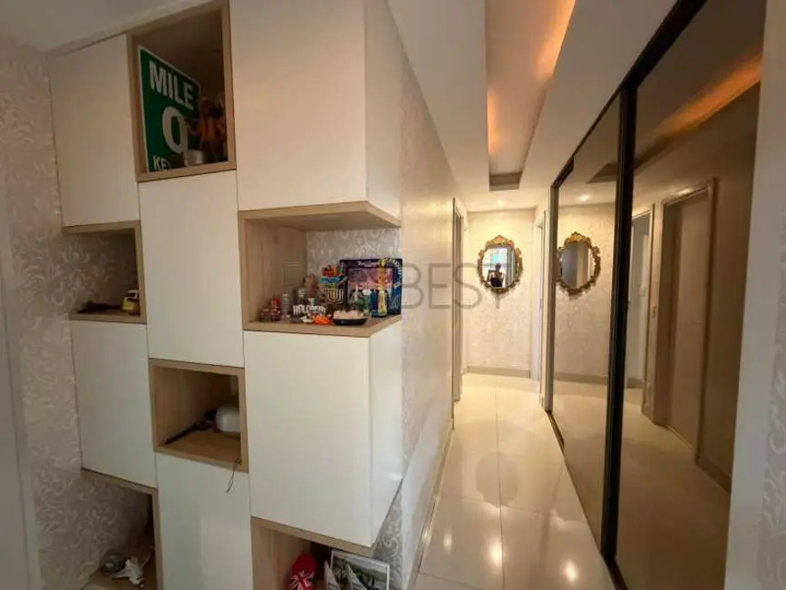 Apartamento com 4 quartos para alugar, 180m2 em Rio De Janeiro - RJ - imagem 9 Foto 9 de Apartamento com 4 quartos para alugar, 180m2 em Rio De Janeiro - RJ