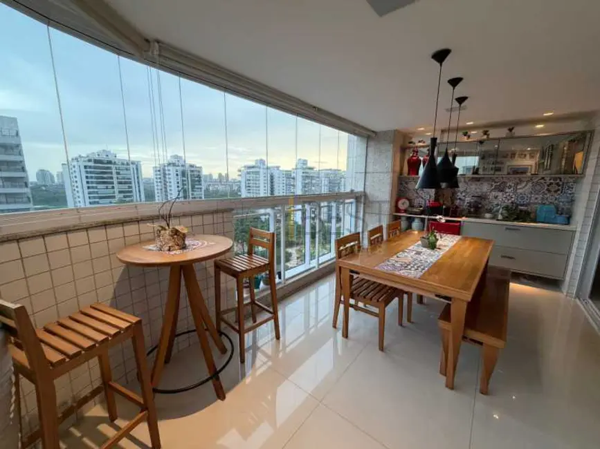 Apartamento com 4 quartos para alugar, 180m2 em Rio De Janeiro - RJ - imagem 3 Foto 3 de Apartamento com 4 quartos para alugar, 180m2 em Rio De Janeiro - RJ