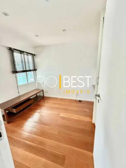 Foto 13 de Apartamento com 4 quartos para alugar, 160m2 em Rio De Janeiro - RJ