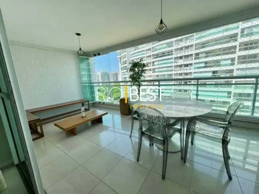 Foto 2 de Apartamento com 4 quartos para alugar, 160m2 em Rio De Janeiro - RJ