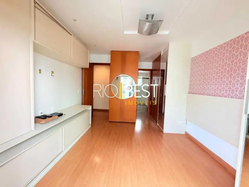 Apartamento com 4 quartos para alugar, 137m2 em Rio De Janeiro - RJ - imagem 1 Foto 1 de Apartamento com 4 quartos para alugar, 137m2 em Rio De Janeiro - RJ