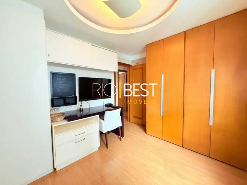 Apartamento com 4 quartos para alugar, 137m2 em Rio De Janeiro - RJ - imagem 4 Foto 4 de Apartamento com 4 quartos para alugar, 137m2 em Rio De Janeiro - RJ