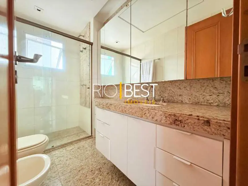 Apartamento com 4 quartos para alugar, 137m2 em Rio De Janeiro - RJ - imagem 7 Foto 7 de Apartamento com 4 quartos para alugar, 137m2 em Rio De Janeiro - RJ