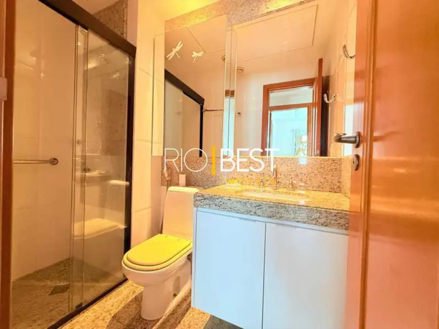 Apartamento com 4 quartos para alugar, 137m2 em Rio De Janeiro - RJ - imagem 6 Foto 6 de Apartamento com 4 quartos para alugar, 137m2 em Rio De Janeiro - RJ