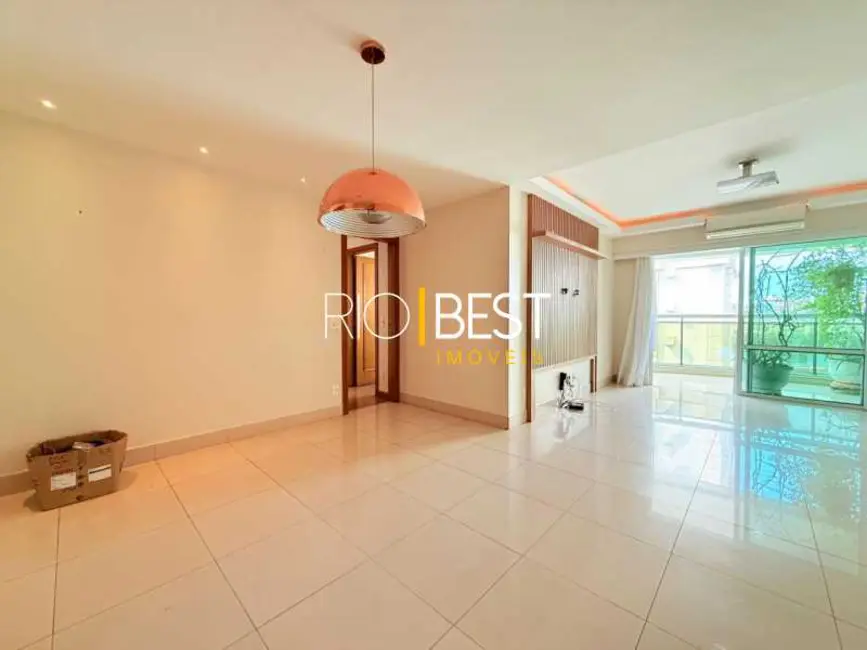 Apartamento com 4 quartos para alugar, 137m2 em Rio De Janeiro - RJ - imagem 2 Foto 2 de Apartamento com 4 quartos para alugar, 137m2 em Rio De Janeiro - RJ