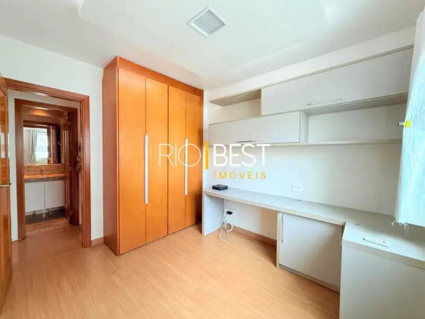 Apartamento com 4 quartos para alugar, 137m2 em Rio De Janeiro - RJ - imagem 3 Foto 3 de Apartamento com 4 quartos para alugar, 137m2 em Rio De Janeiro - RJ