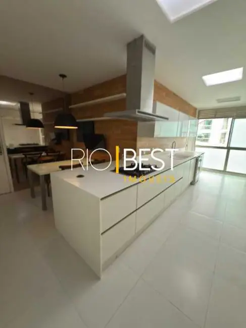 Apartamento com 4 quartos para alugar, 380m2 em Rio De Janeiro - RJ - imagem 8 Foto 8 de Apartamento com 4 quartos para alugar, 380m2 em Rio De Janeiro - RJ