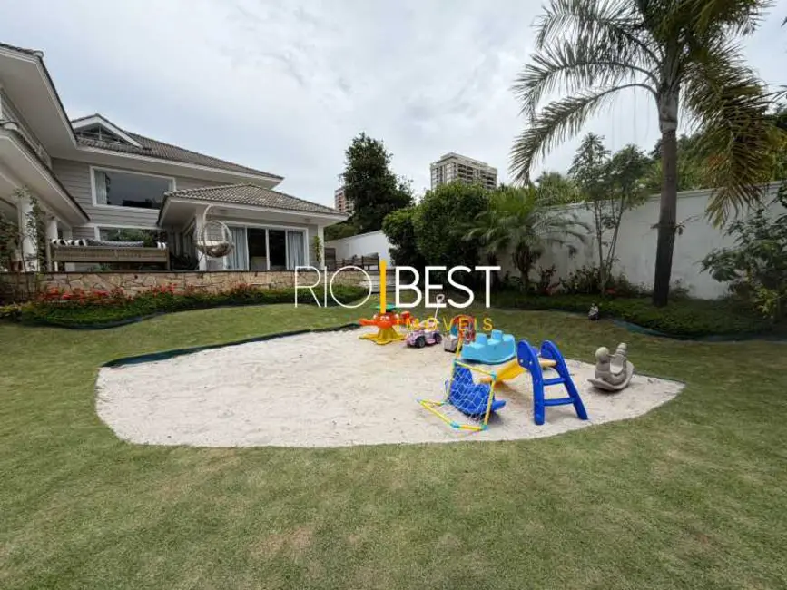 Casa de Condomínio com 6 quartos para alugar, 1000m2 em Rio De Janeiro - RJ - imagem 2 Foto 2 de Casa de Condomínio com 6 quartos para alugar, 1000m2 em Rio De Janeiro - RJ