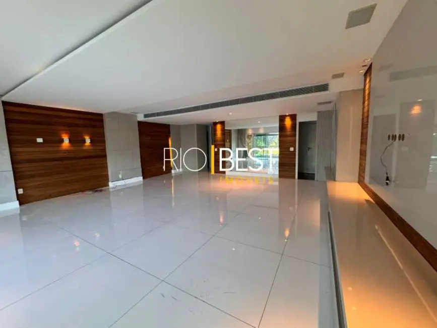Foto 3 de Apartamento com 4 quartos para alugar, 250m2 em Rio De Janeiro - RJ
