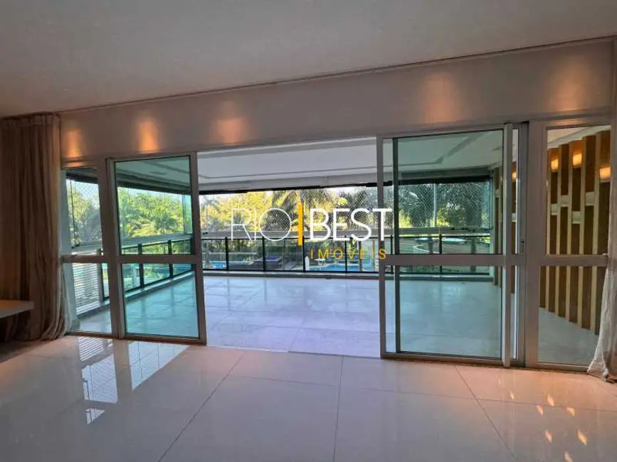 Foto 4 de Apartamento com 4 quartos para alugar, 250m2 em Rio De Janeiro - RJ