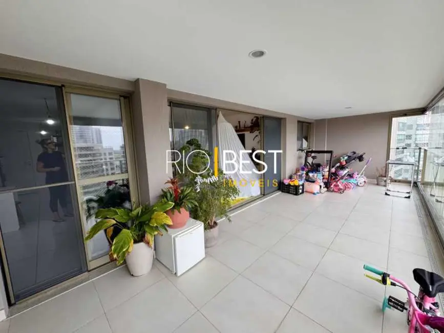 Foto 2 de Apartamento com 4 quartos à venda, 187m2 em Rio De Janeiro - RJ