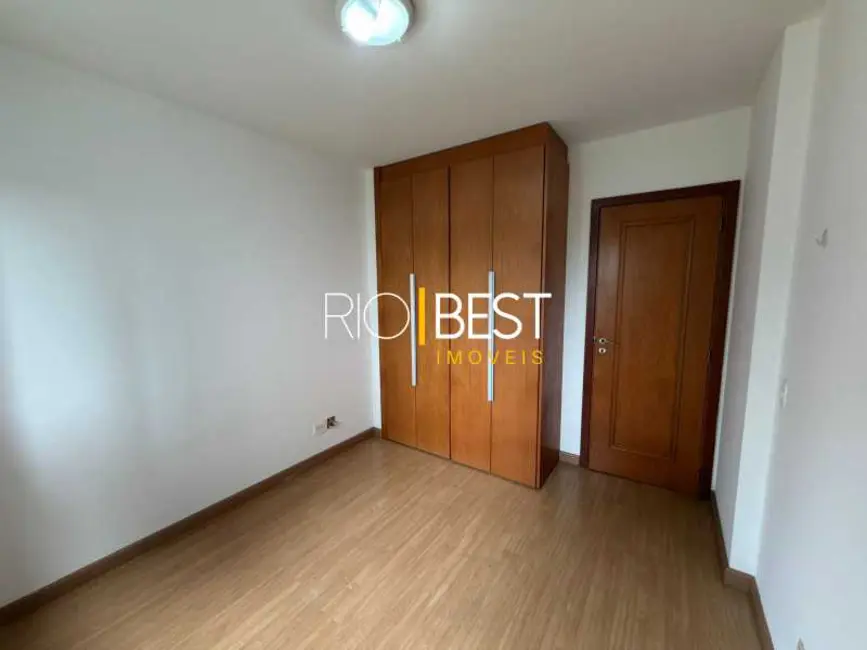 Apartamento com 3 quartos à venda e para alugar, 137m2 em Rio De Janeiro - RJ - imagem 4 Foto 4 de Apartamento com 3 quartos à venda e para alugar, 137m2 em Rio De Janeiro - RJ