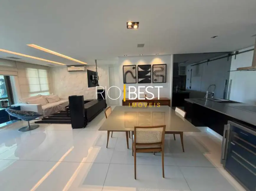 Apartamento com 3 quartos para alugar, 179m2 em Rio De Janeiro - RJ - imagem 5 Foto 5 de Apartamento com 3 quartos para alugar, 179m2 em Rio De Janeiro - RJ