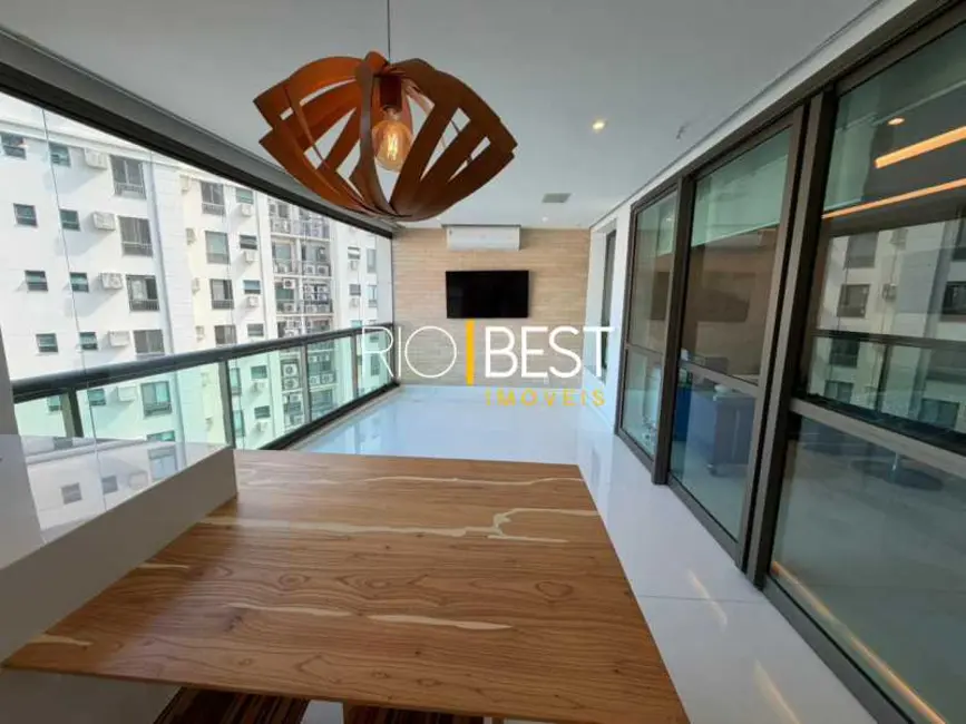 Apartamento com 3 quartos para alugar, 179m2 em Rio De Janeiro - RJ - imagem 2 Foto 2 de Apartamento com 3 quartos para alugar, 179m2 em Rio De Janeiro - RJ