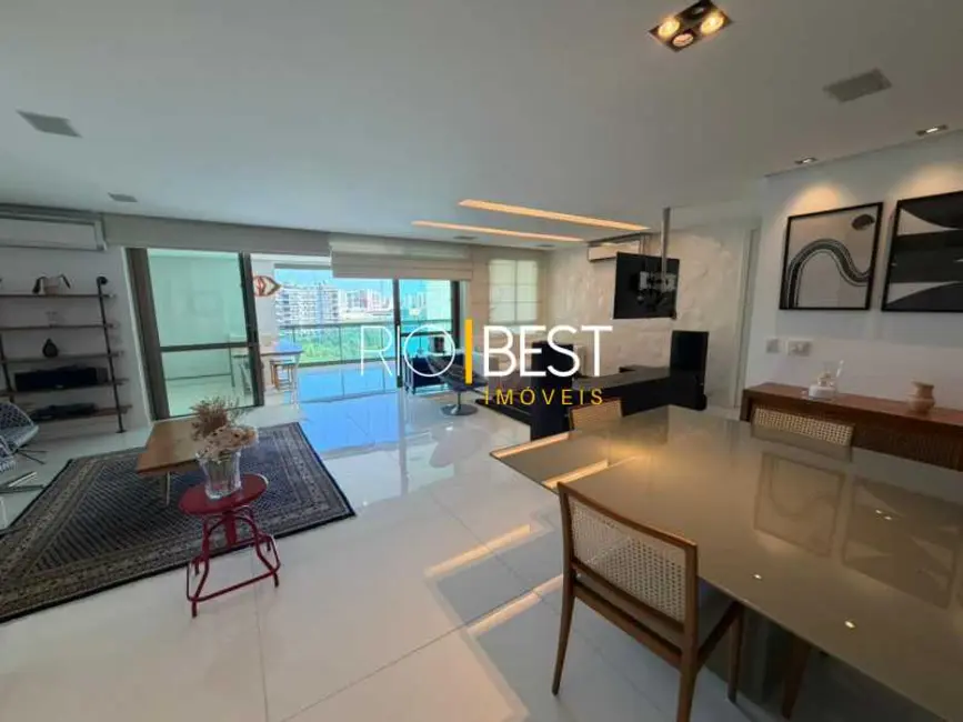 Apartamento com 3 quartos para alugar, 179m2 em Rio De Janeiro - RJ - imagem 1 Foto 1 de Apartamento com 3 quartos para alugar, 179m2 em Rio De Janeiro - RJ