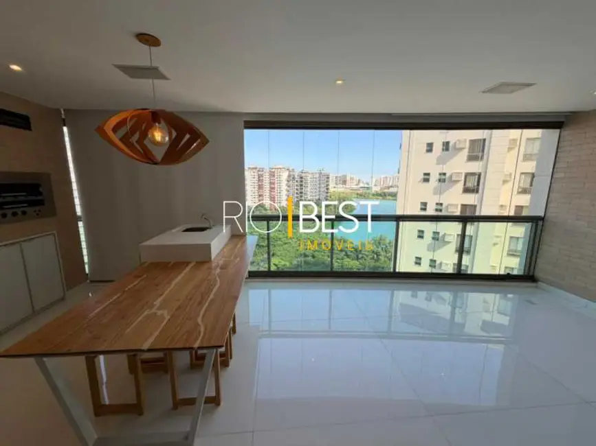 Apartamento com 3 quartos para alugar, 179m2 em Rio De Janeiro - RJ - imagem 4 Foto 4 de Apartamento com 3 quartos para alugar, 179m2 em Rio De Janeiro - RJ