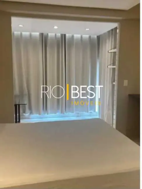 Apartamento com 4 quartos para alugar, 151m2 em Rio De Janeiro - RJ - imagem 8 Foto 8 de Apartamento com 4 quartos para alugar, 151m2 em Rio De Janeiro - RJ