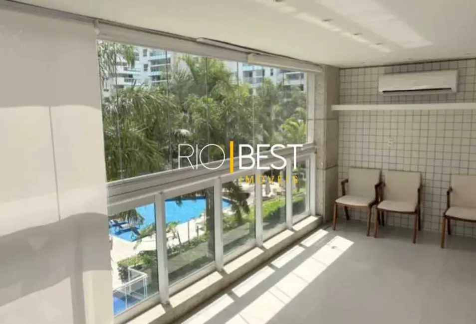 Apartamento com 4 quartos para alugar, 151m2 em Rio De Janeiro - RJ - imagem 1 Foto 1 de Apartamento com 4 quartos para alugar, 151m2 em Rio De Janeiro - RJ
