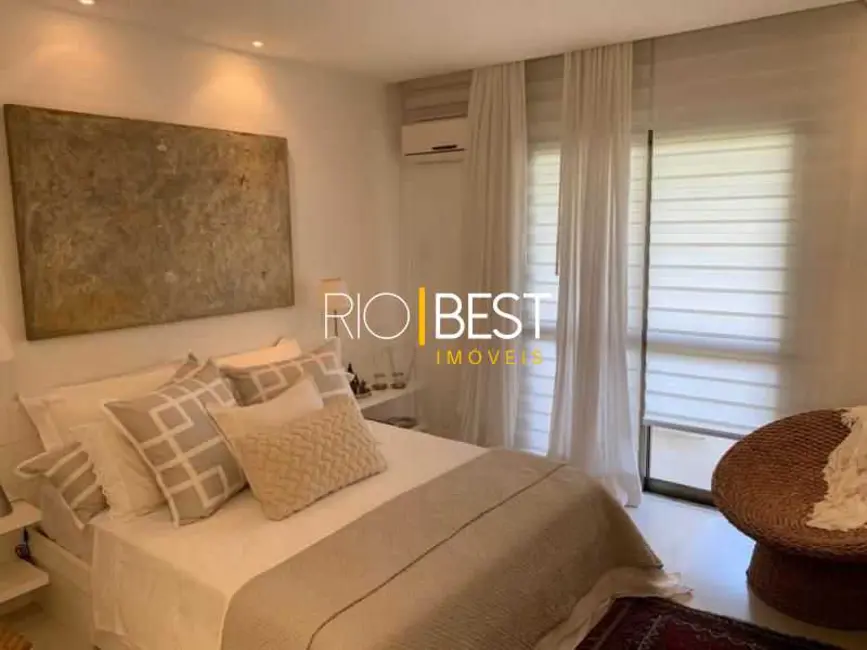 Apartamento com 4 quartos à venda e para alugar, 230m2 em Rio De Janeiro - RJ - imagem 9 Foto 9 de Apartamento com 4 quartos à venda e para alugar, 230m2 em Rio De Janeiro - RJ